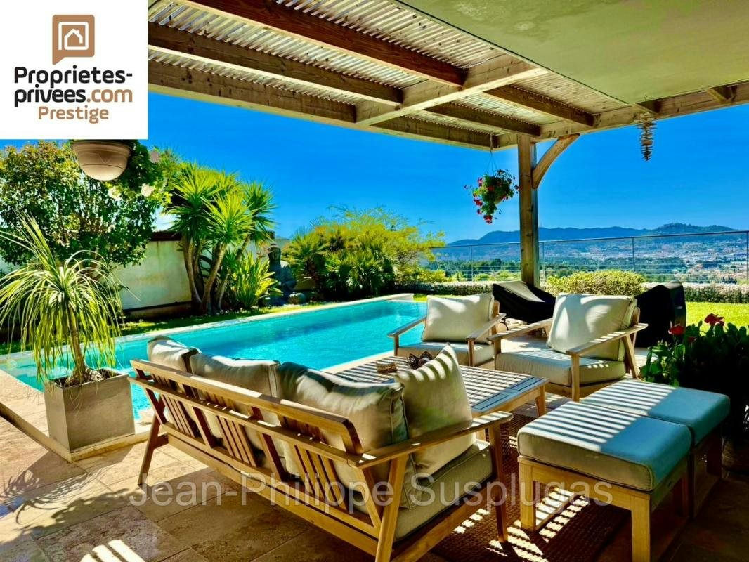 Contemporary Villa with 180° Sea View - 10
