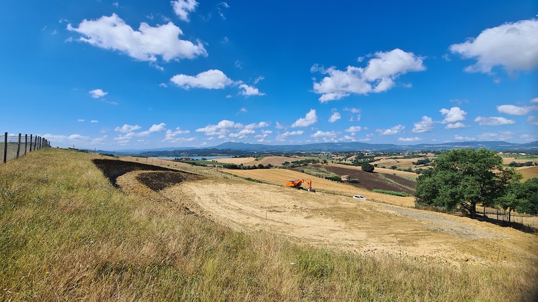 New project on gently sloping agricultural land with an open view of the Tuscan countryside and Chiusi Lake - 2