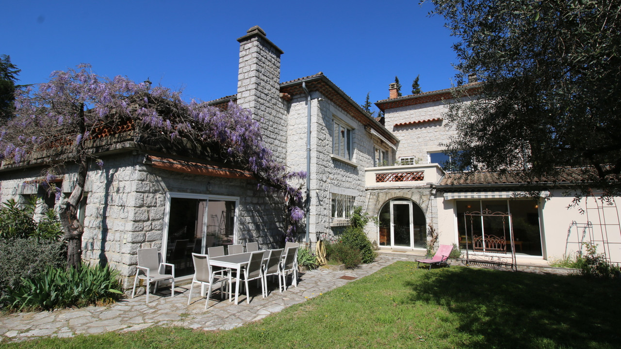 Exclusive villa offering a wealth of possibilities and panoramic views – Ardèche Gorges