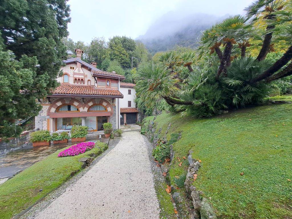 Beautiful apartment right on the lake in a historic building - 2