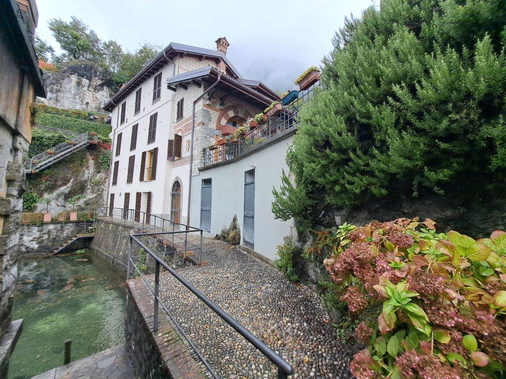 Beautiful apartment right on the lake in a historic building - 5