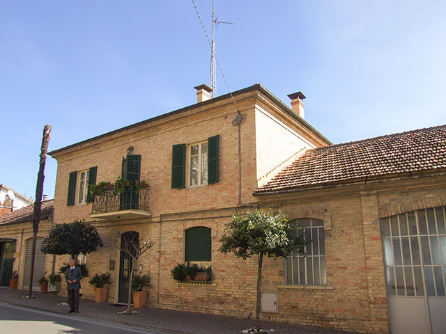 Villa with office and workshop - 2