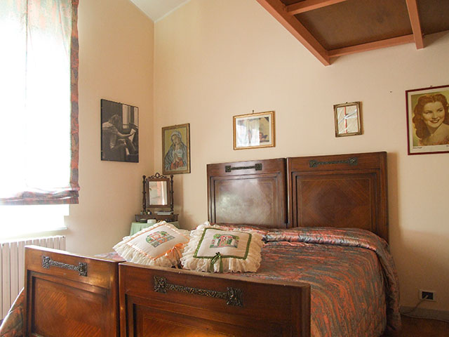 Villa with office and workshop - 4