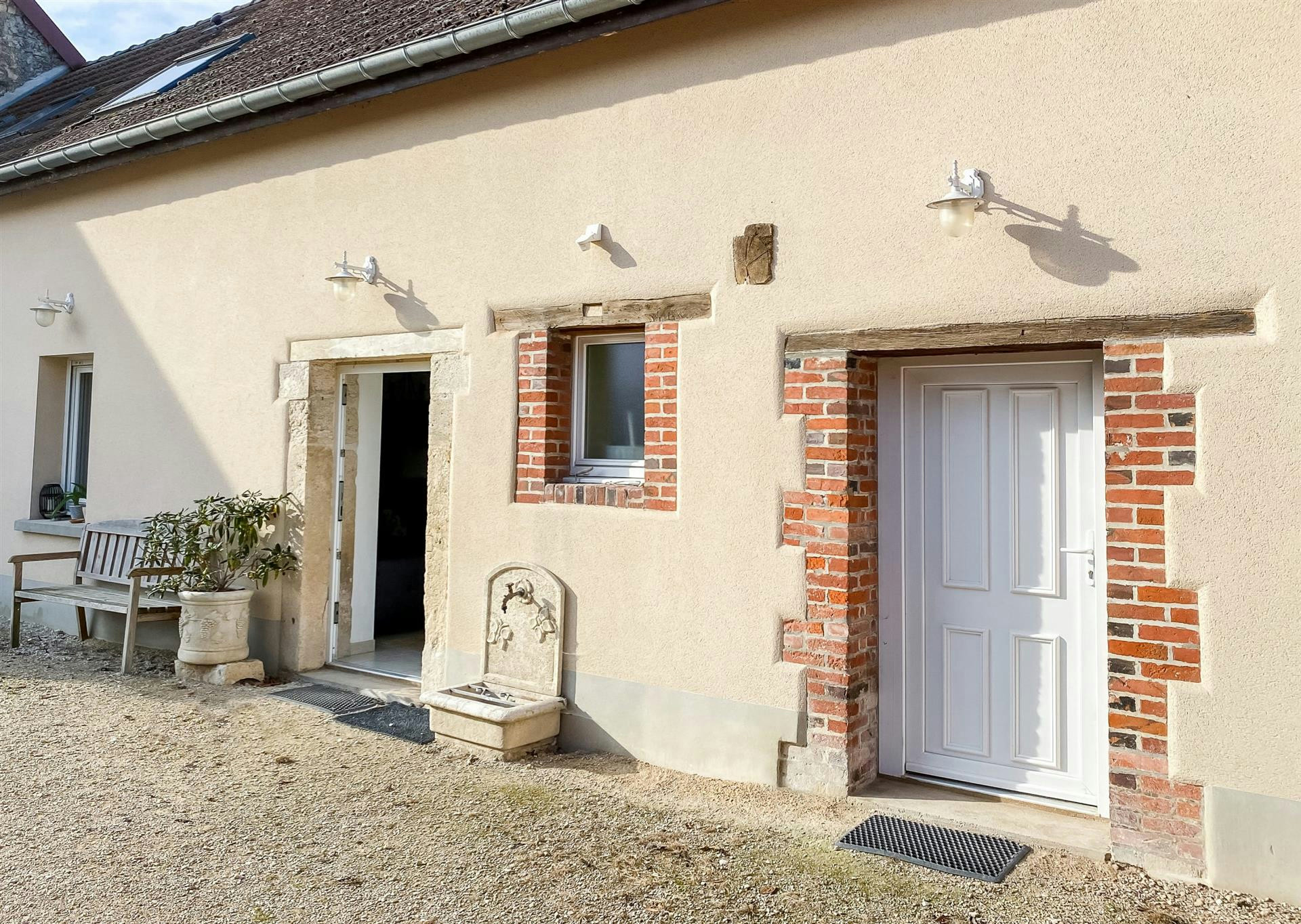 Avize, restored square farmhouse