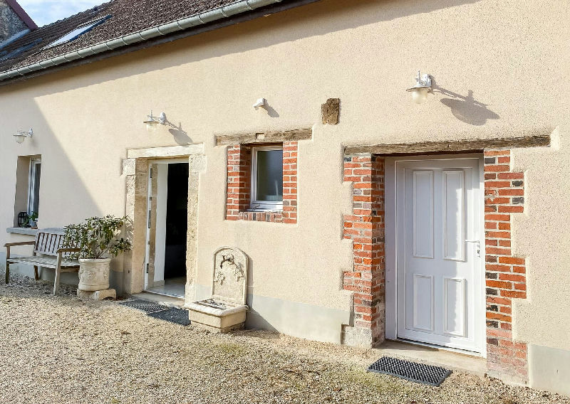 Avize, restored square farmhouse