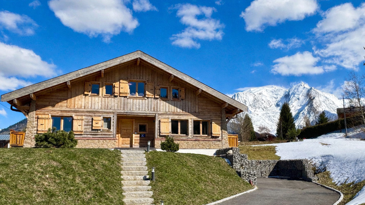 Luxury 4 bedroom ski chalet FOR SALE in St Gervais les Bains