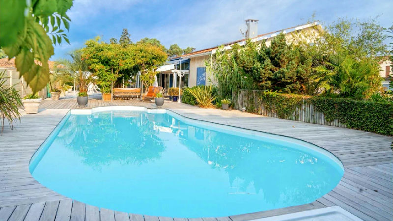 Exceptional house with swimming pool, water well and numerous high-end amenities - 2