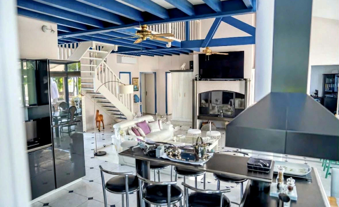 Exceptional house with swimming pool, water well and numerous high-end amenities - 7