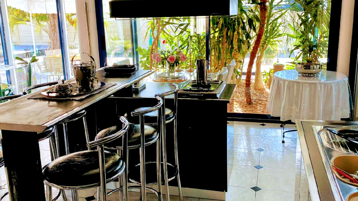 Exceptional house with swimming pool, water well and numerous high-end amenities - 10