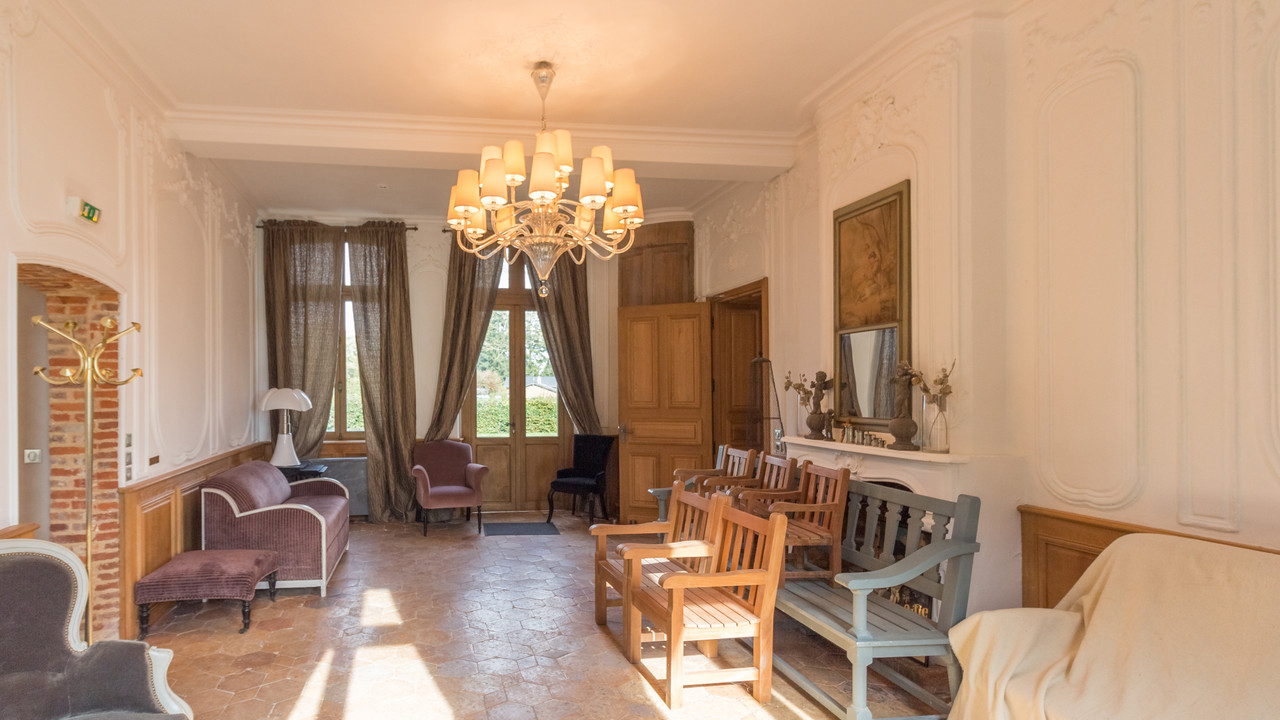 Historic 18th-Century Manor Perfect for Events and Luxury Projects - 4