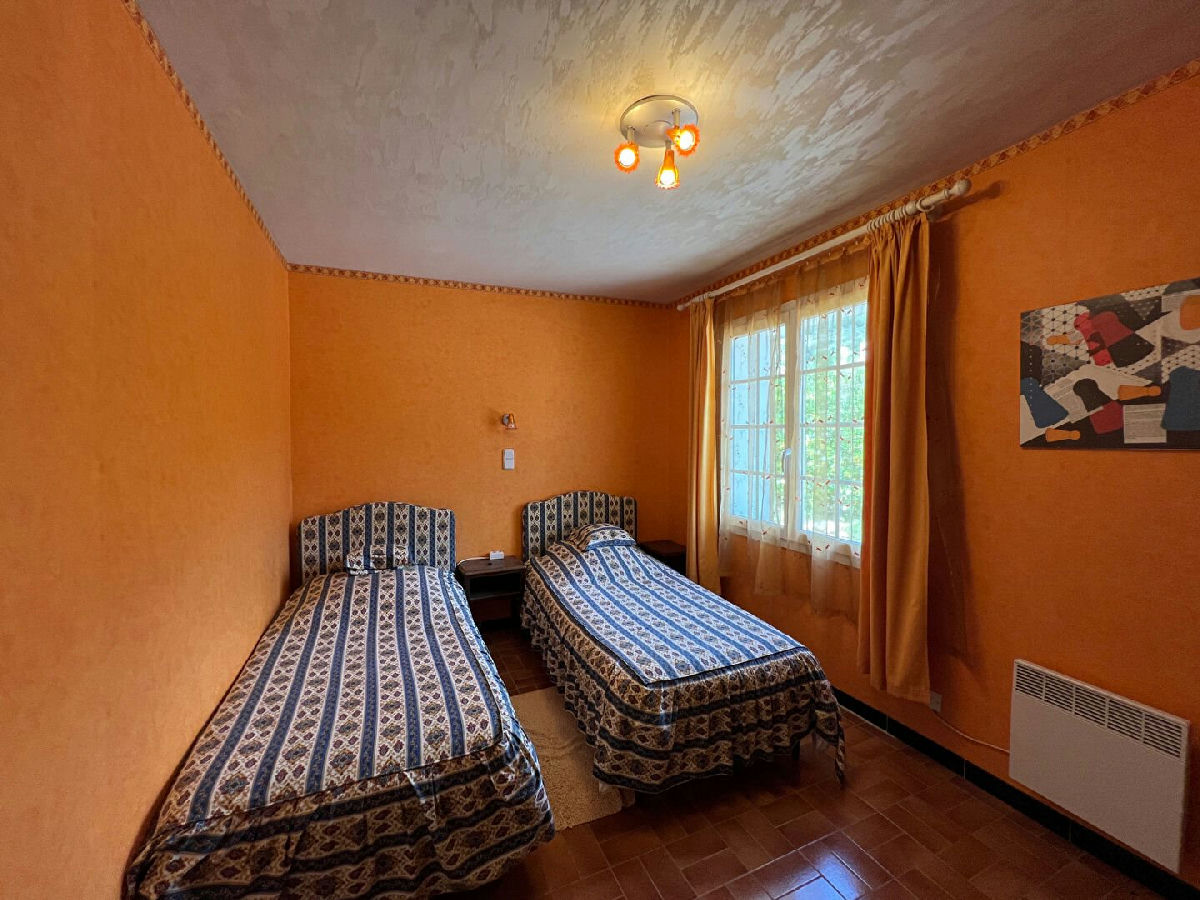 House & swimming pool in Rustrel - 16