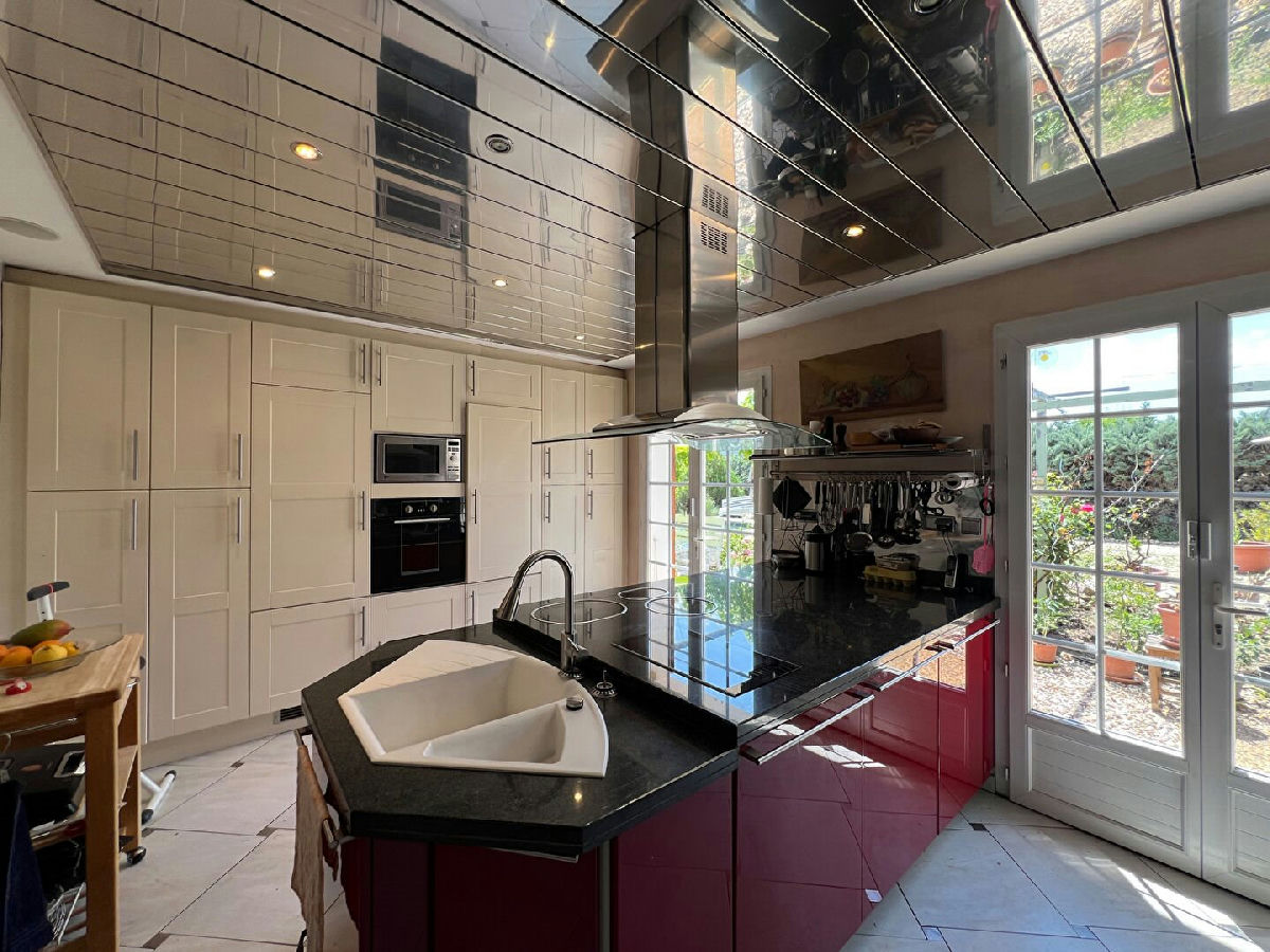 House & swimming pool in Rustrel - 6