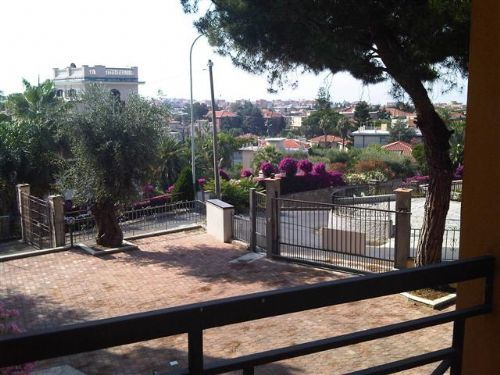 Sunny apartment with garden and sea view - 2