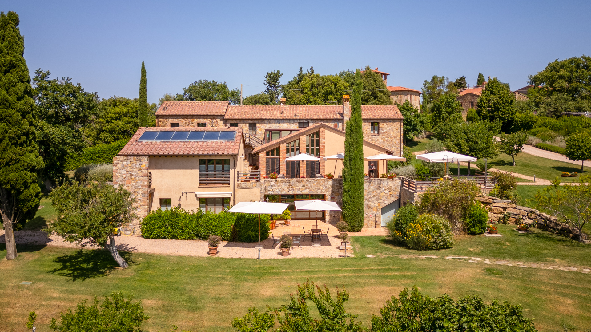 Luxury residence in Maremma Tuscany with 3 buildings, swimming pool and jacuzzi