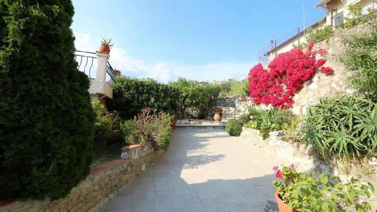 2/3 room villa with garden, terrace, and garage - 10
