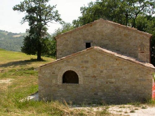 Country house with circa 2 hectares of land - 2