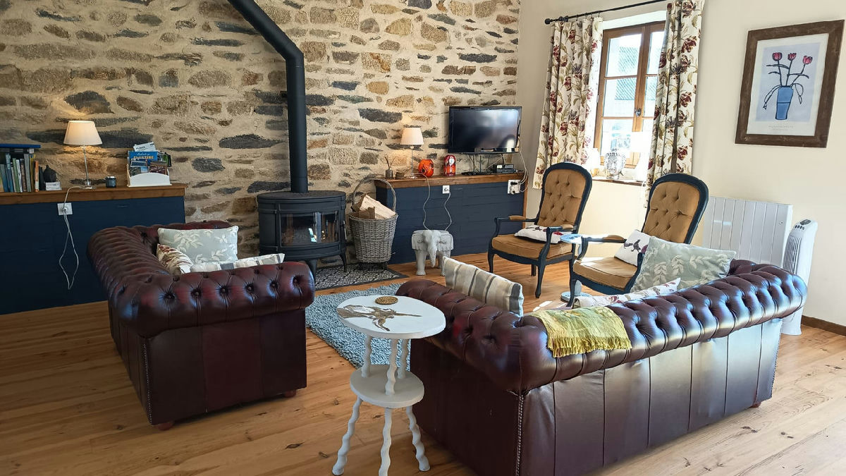 A stunning property consisting of a main house, gites, outbuildings and land, close to beautiful beaches - 9
