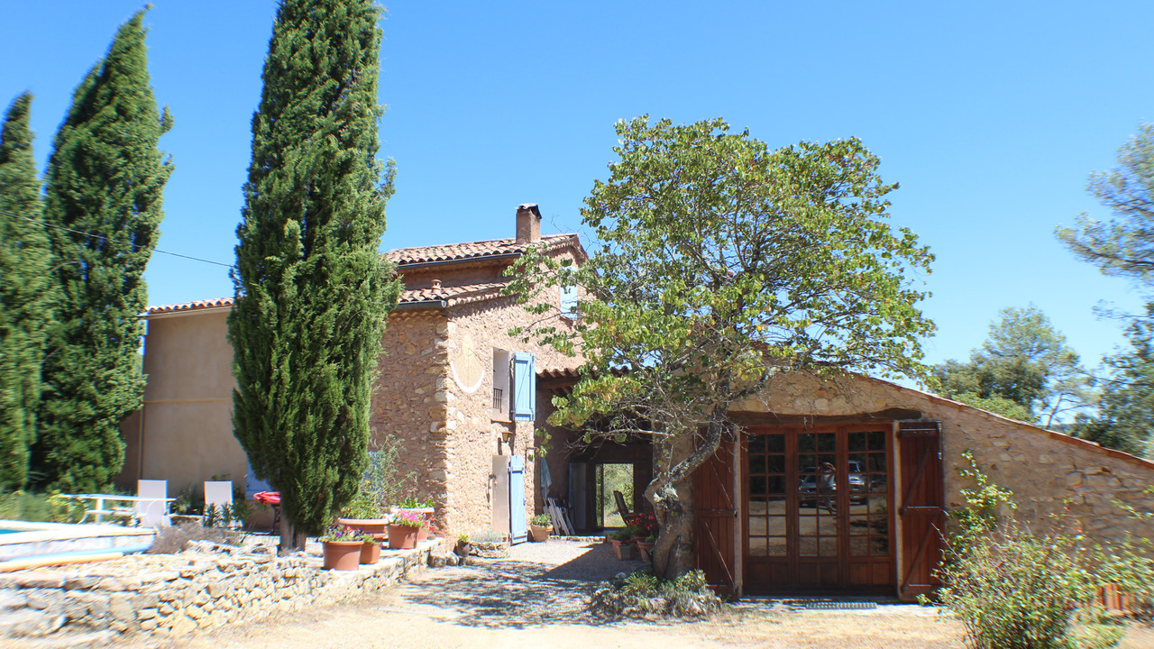 Gorgeous stone farmhouse in Provence with guest house, swimming pool and 1.84 hectares of land