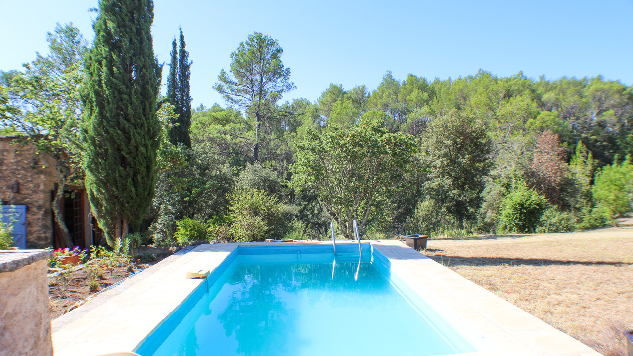Gorgeous stone farmhouse in Provence with guest house, swimming pool and 1.84 hectares of land - 2
