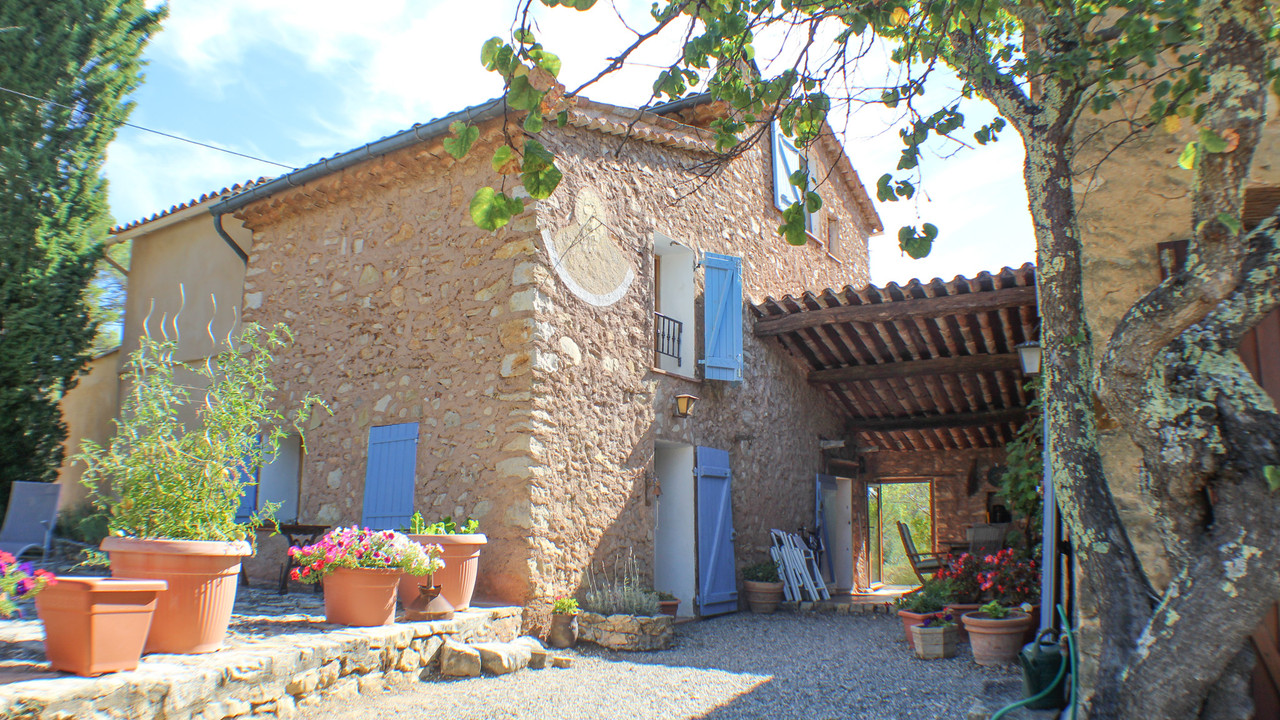 Gorgeous stone farmhouse in Provence with guest house, swimming pool and 1.84 hectares of land - 4