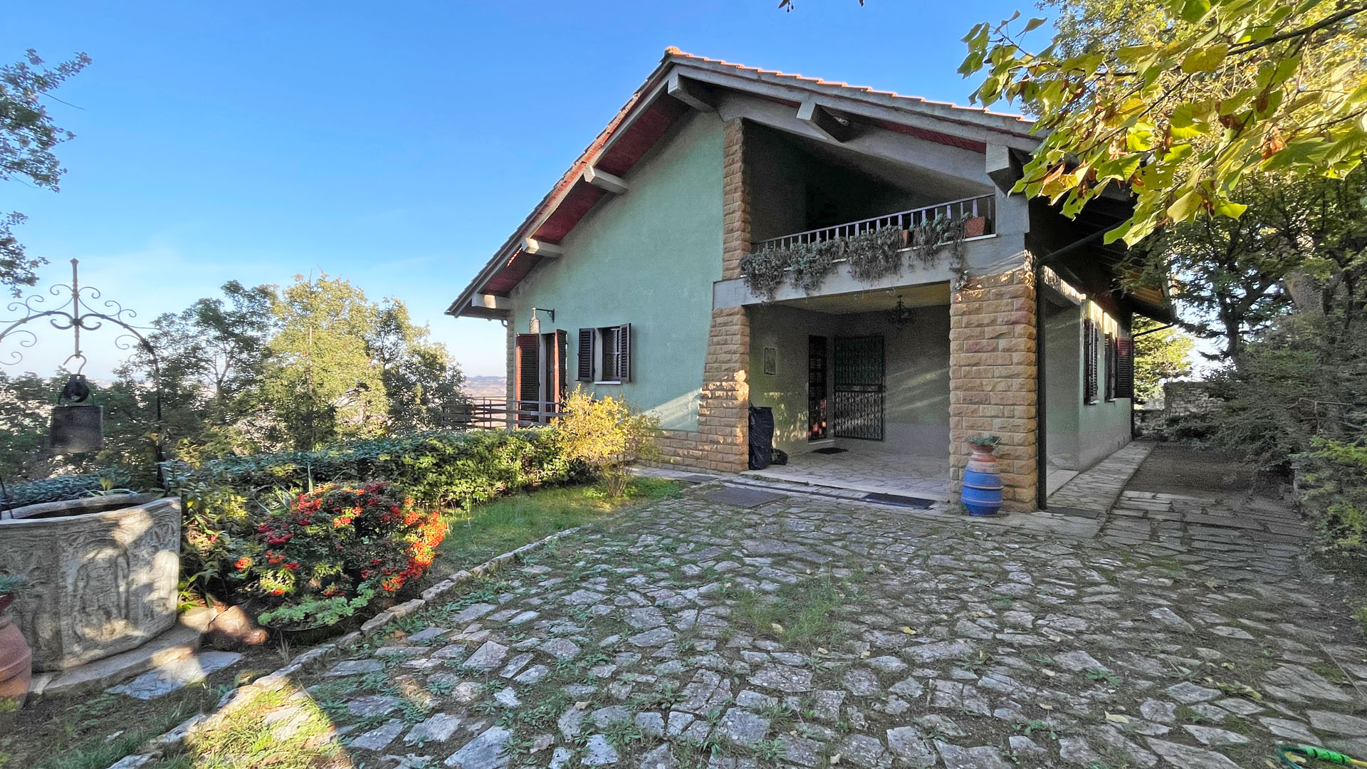 Panoramic villa in Castiglione d'Orcia, Siena, Tuscany, walking distance from village