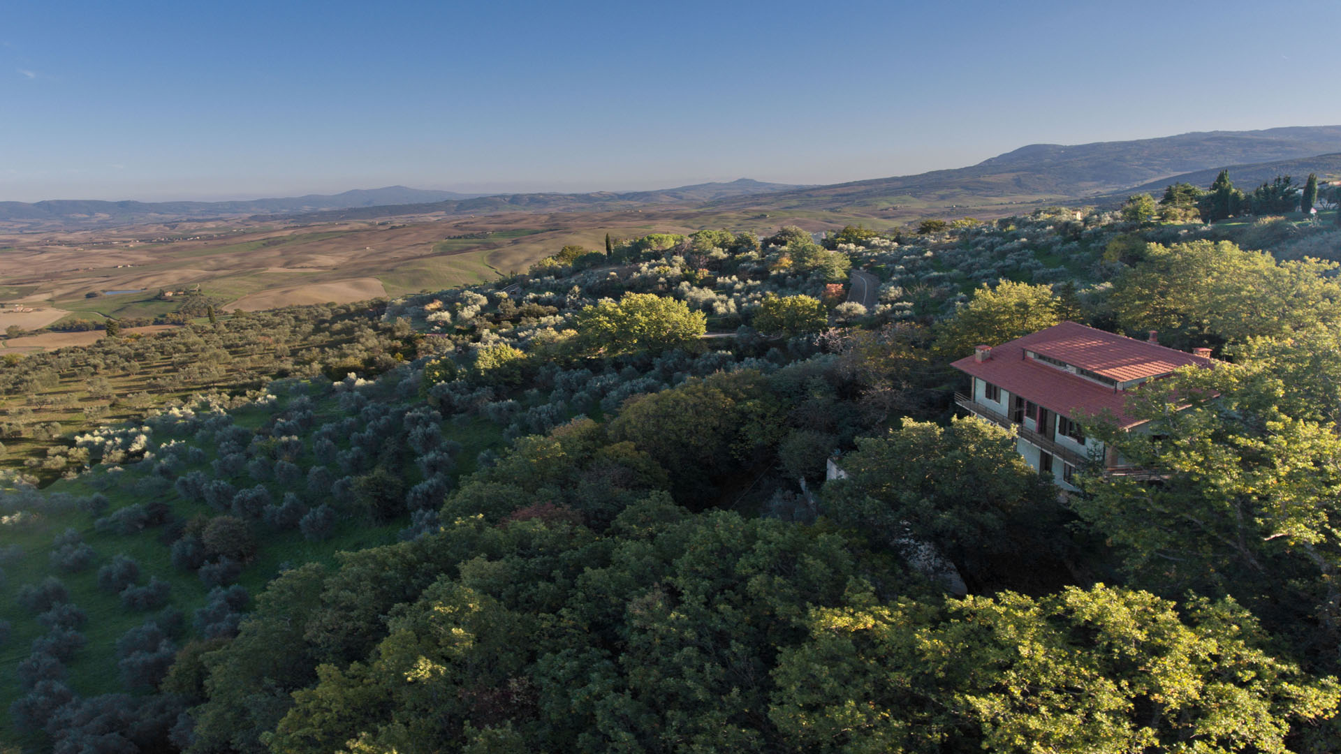 Panoramic villa in Castiglione d'Orcia, Siena, Tuscany, walking distance from village - 2