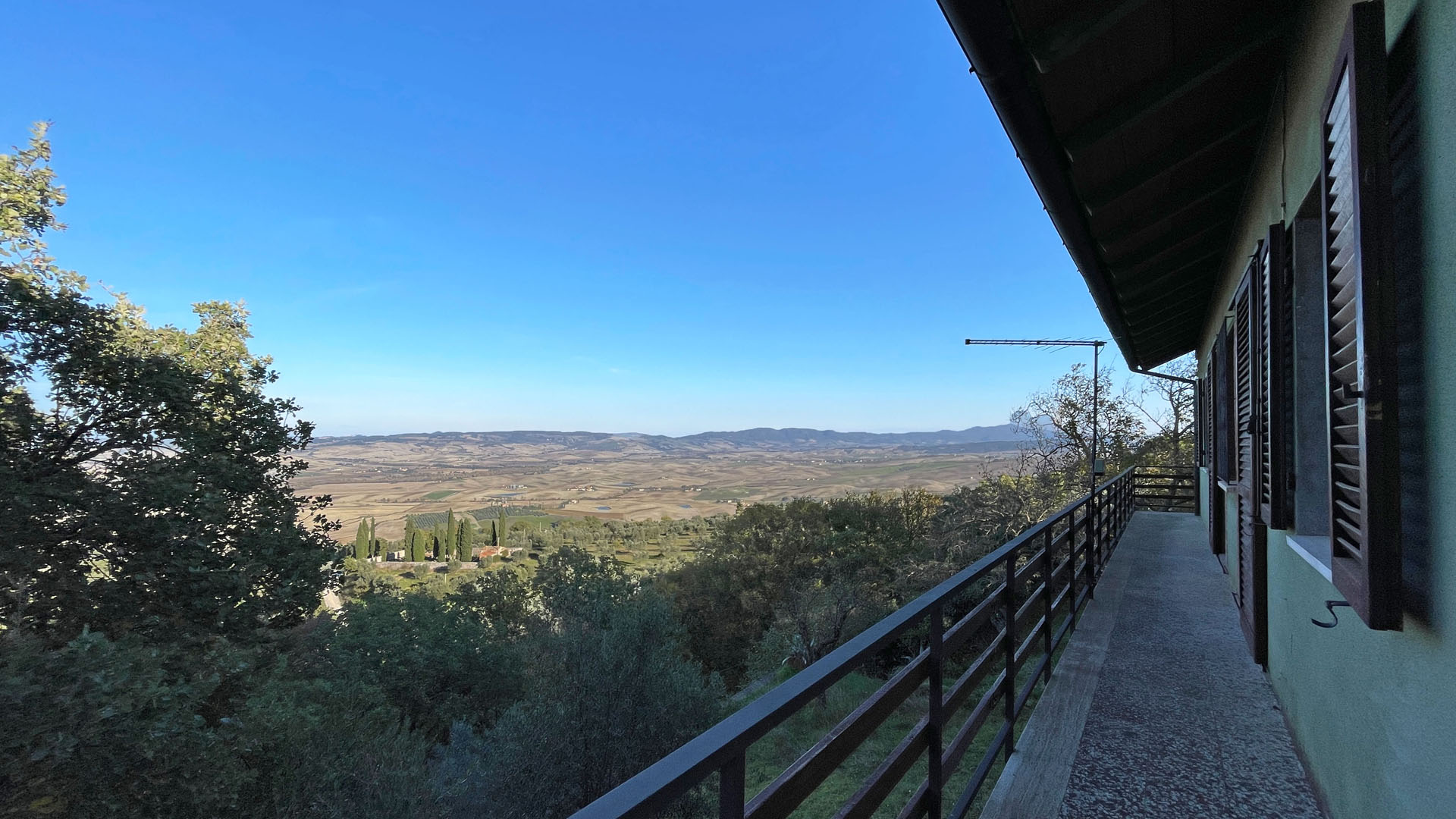Panoramic villa in Castiglione d'Orcia, Siena, Tuscany, walking distance from village - 5