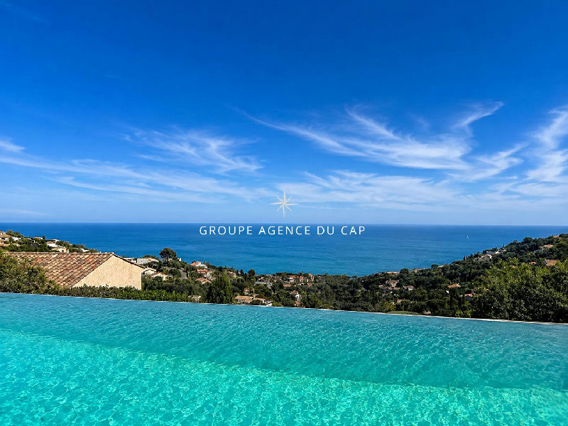 Contemporary 5-bedroom villa with double garage, swimming pool, and sea view in Les Issamb