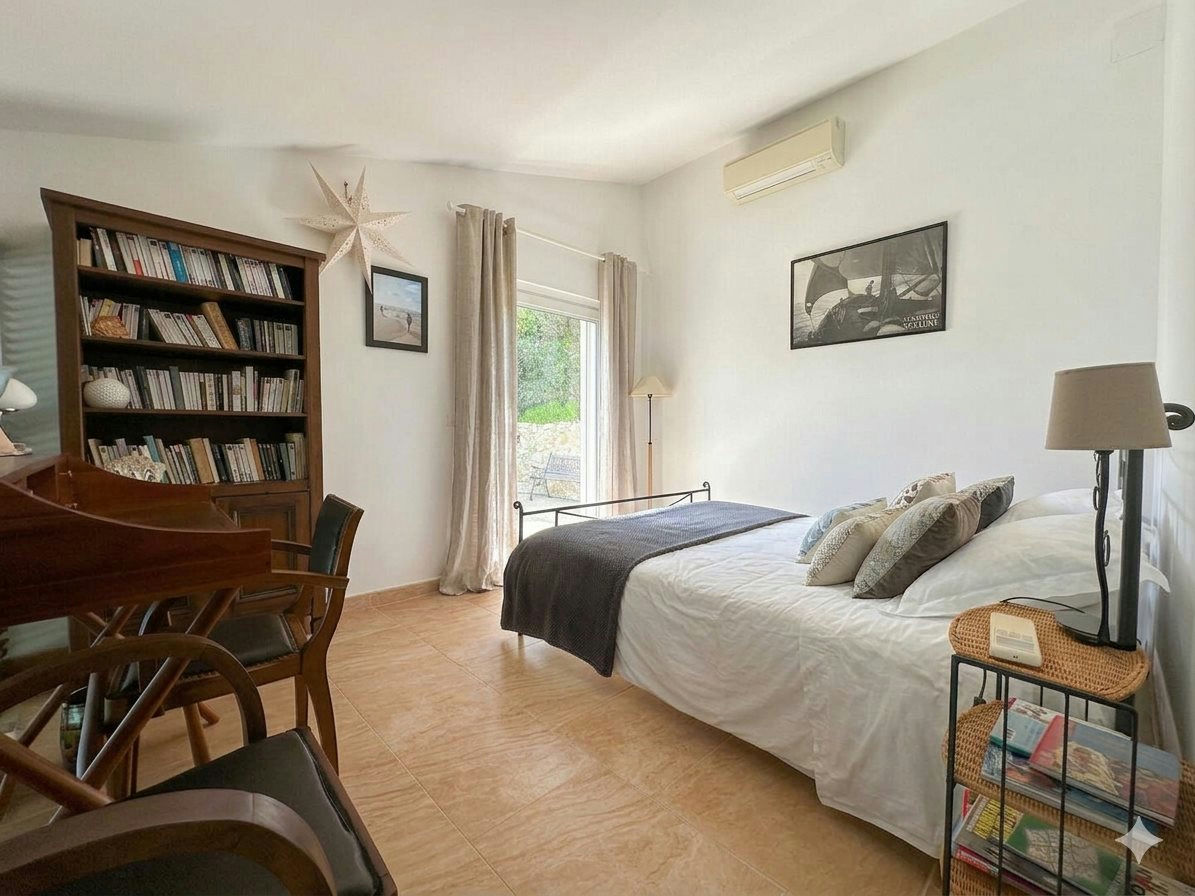 Contemporary 5-bedroom villa with double garage, swimming pool, and sea view in Les Issamb - 12