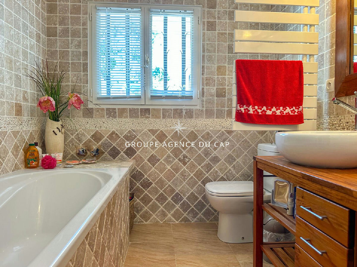 Contemporary 5-bedroom villa with double garage, swimming pool, and sea view in Les Issamb - 13