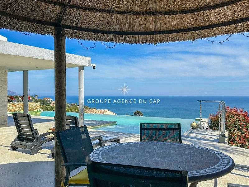 Contemporary 5-bedroom villa with double garage, swimming pool, and sea view in Les Issamb - 2