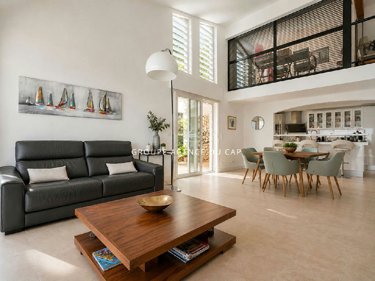Contemporary 5-bedroom villa with double garage, swimming pool, and sea view in Les Issamb - 5