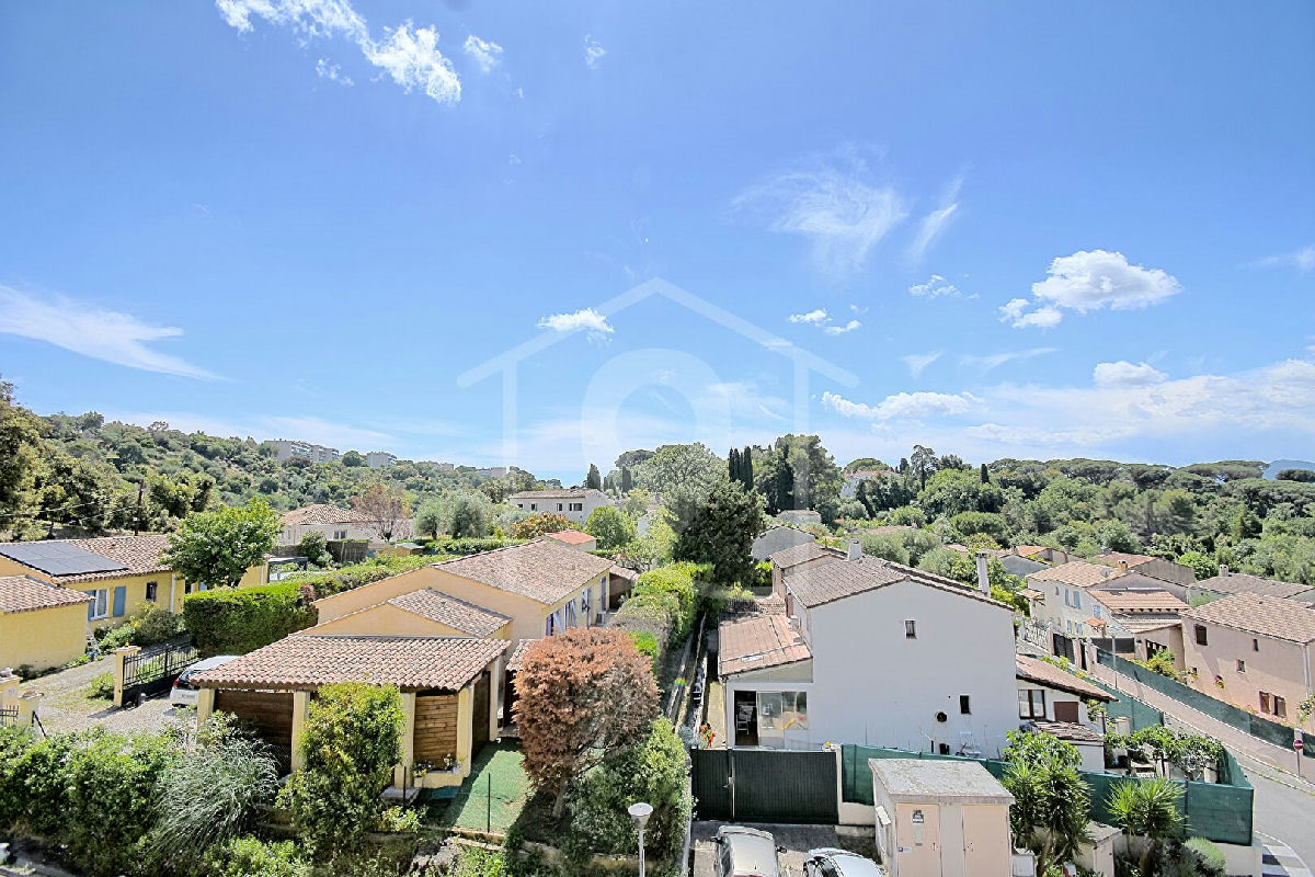3-room Apartment, Top Floor - Quiet - No Overlook - Garage - 2