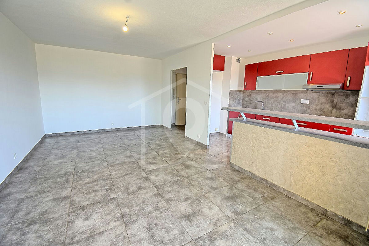 3-room Apartment, Top Floor - Quiet - No Overlook - Garage - 3