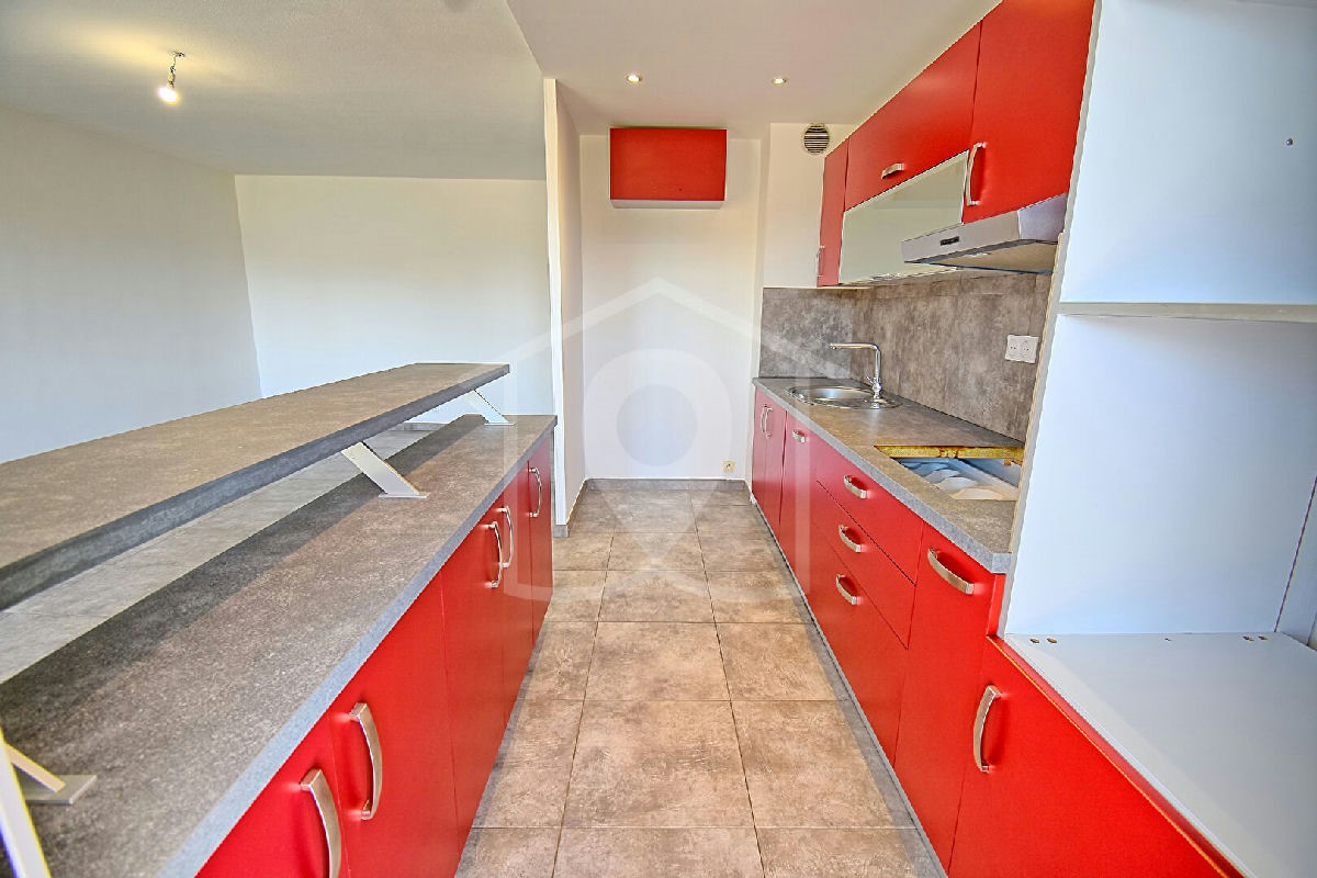 3-room Apartment, Top Floor - Quiet - No Overlook - Garage - 6