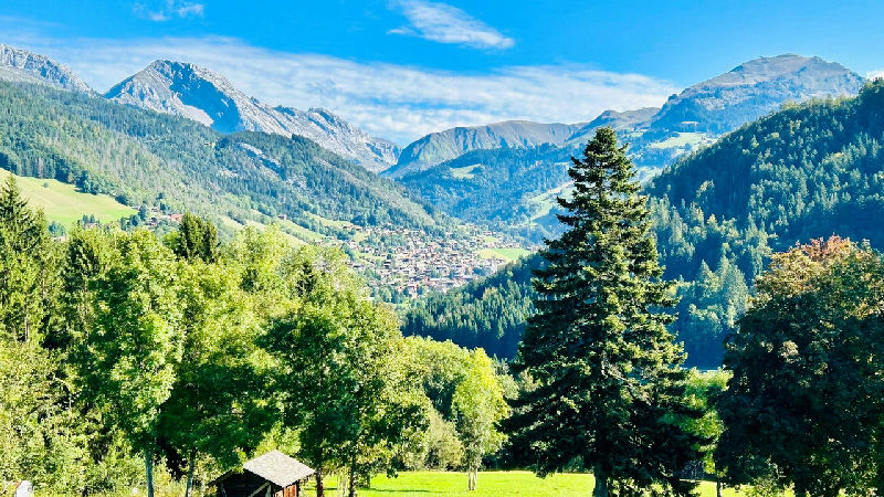 Sun-filled apartment with terrace and views in Saint-Jean-de-Sixt near La Clusaz, Lake Annecy and Geneva