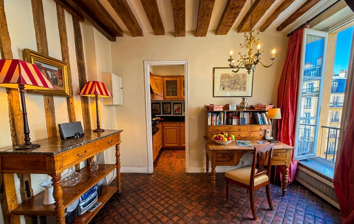 Village Saint Paul, Le Marais 4th. Character One bedroom apartment, 65 sqm Carrez, Quiet location, 2nd floor - 7