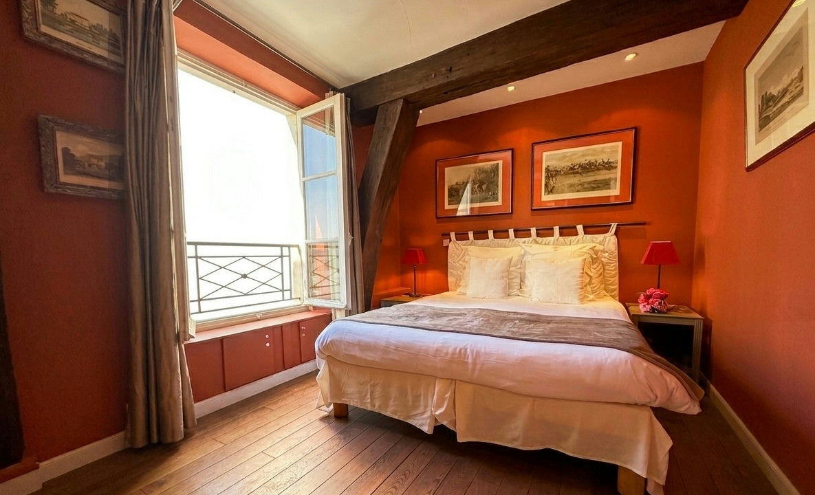 Village Saint Paul, Le Marais 4th. Character One bedroom apartment, 65 sqm Carrez, Quiet location, 2nd floor - 9