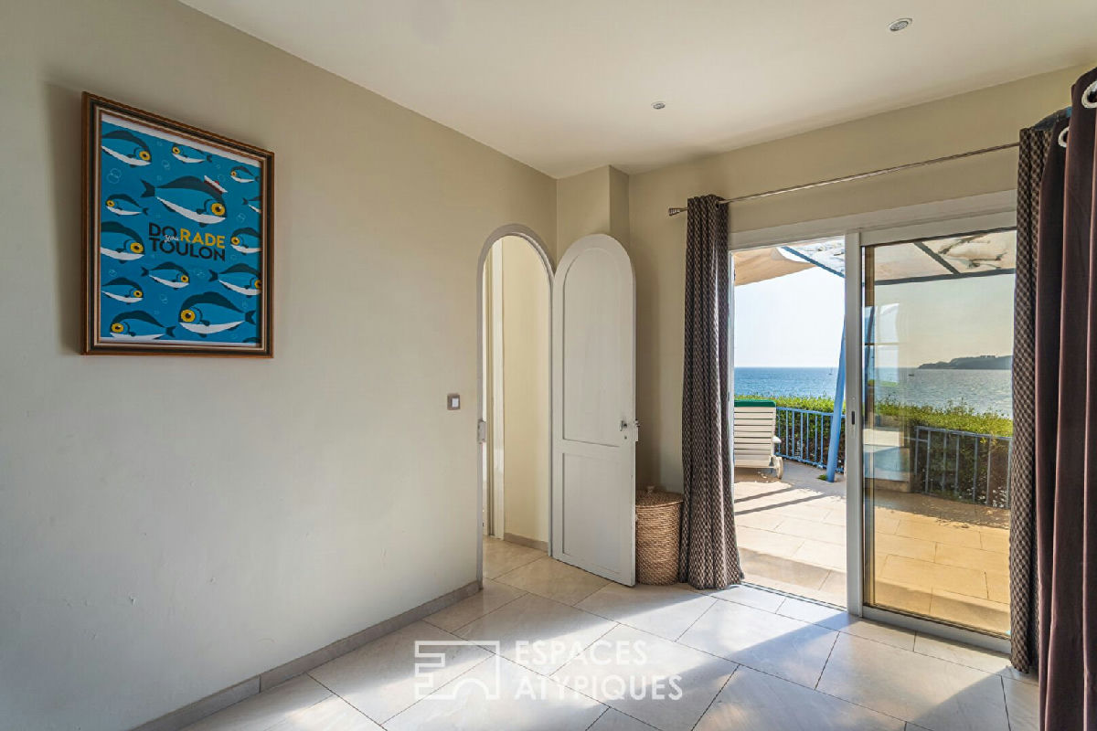 1930s villa, balcony overlooking the sea with direct access to a secluded cove - 12