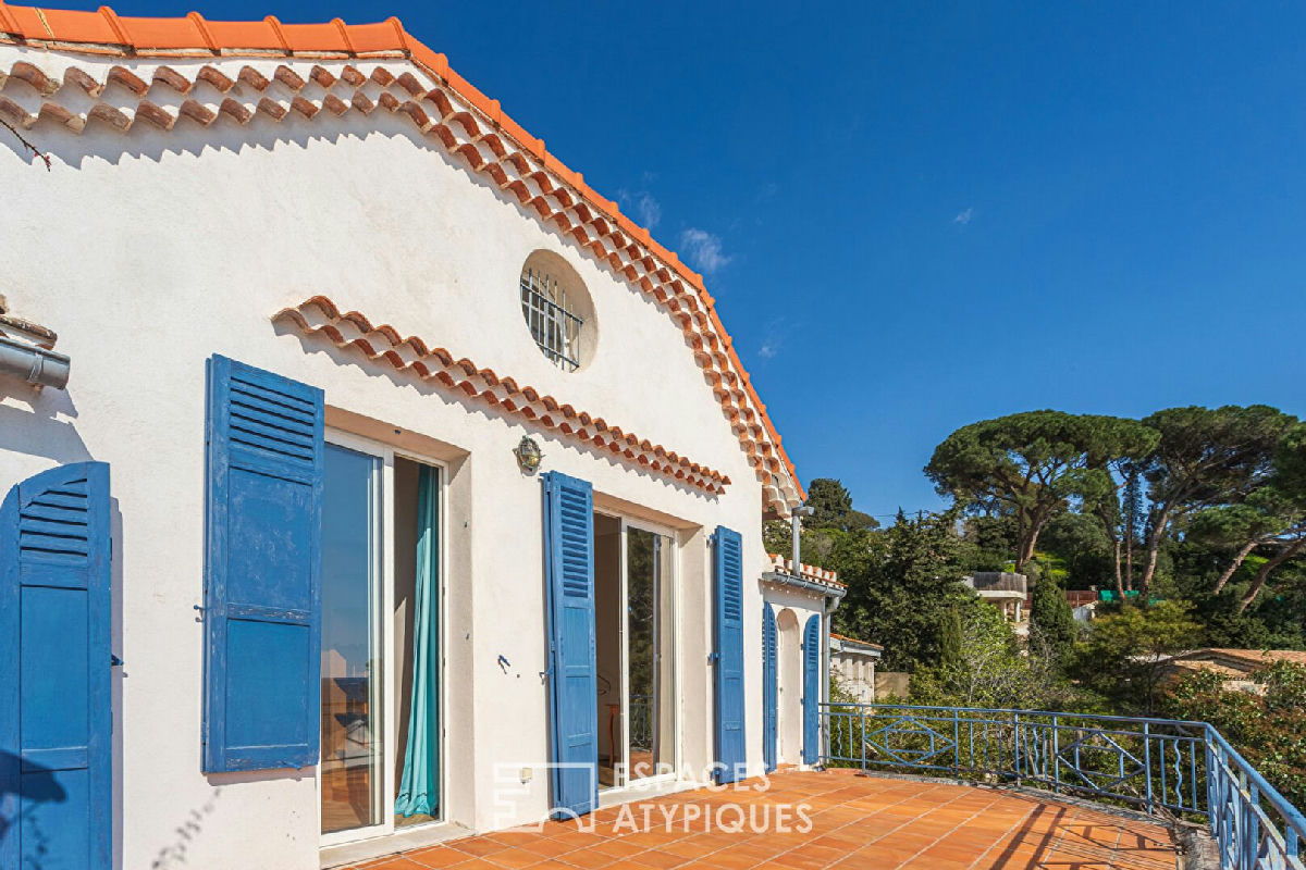 1930s villa, balcony overlooking the sea with direct access to a secluded cove - 13