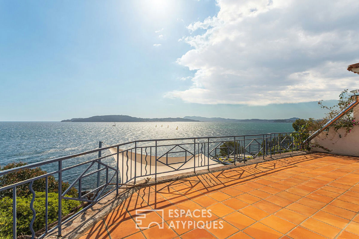 1930s villa, balcony overlooking the sea with direct access to a secluded cove - 14