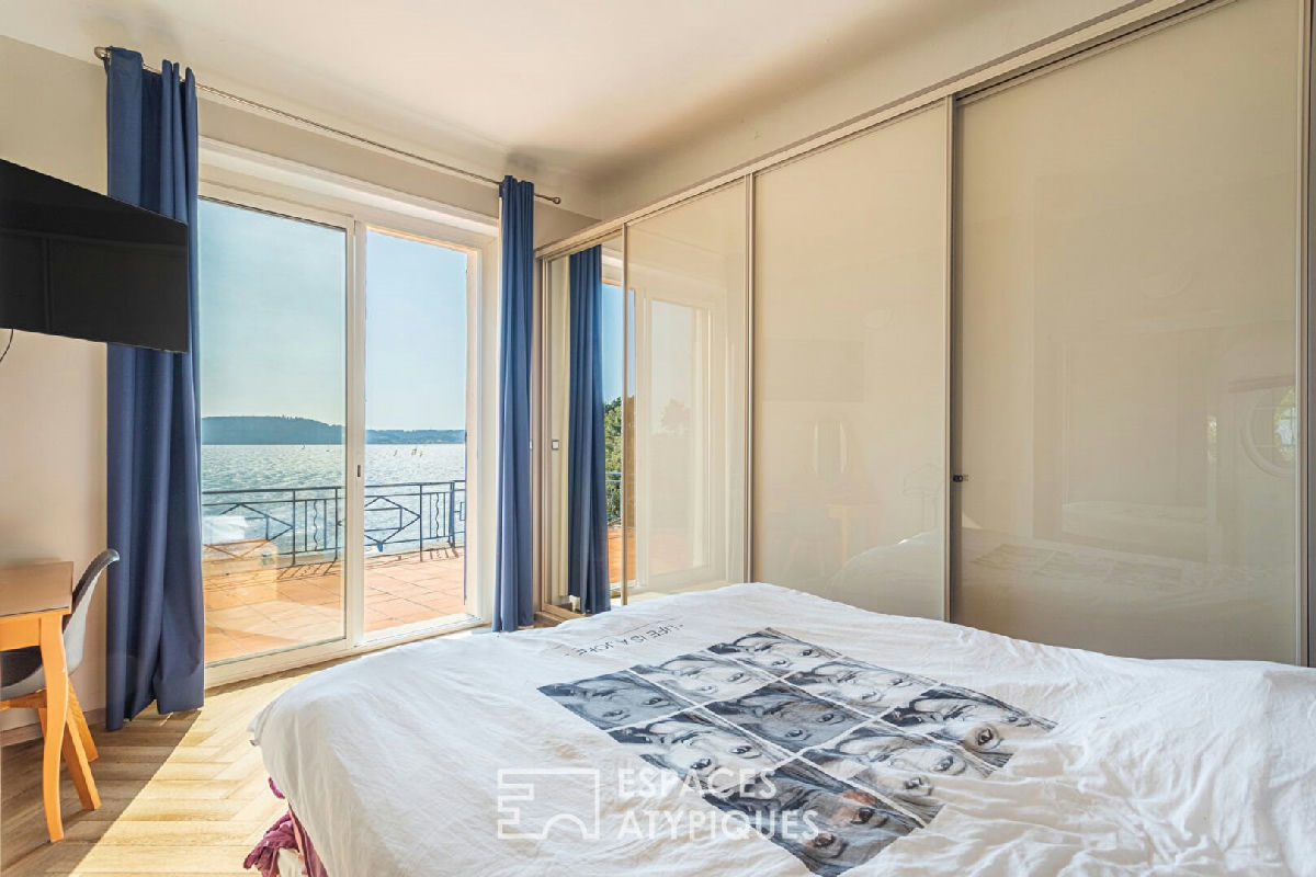 1930s villa, balcony overlooking the sea with direct access to a secluded cove - 16
