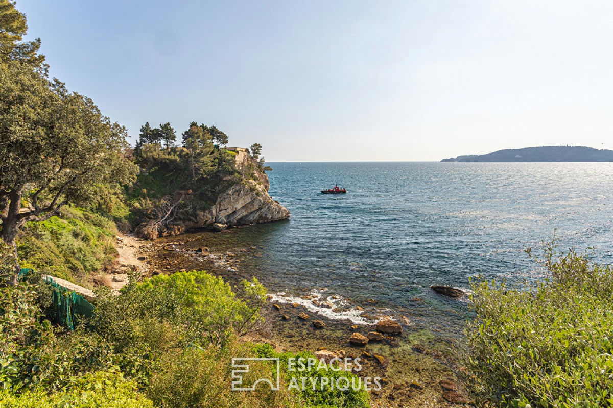 1930s villa, balcony overlooking the sea with direct access to a secluded cove - 20