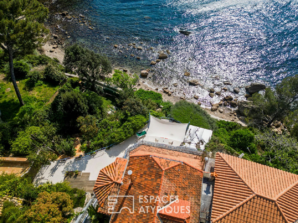 1930s villa, balcony overlooking the sea with direct access to a secluded cove - 3