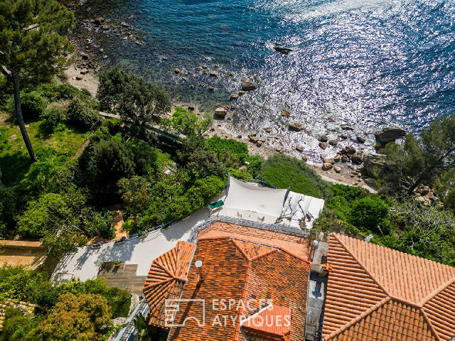 1930s villa, balcony overlooking the sea with direct access to a secluded cove - 3