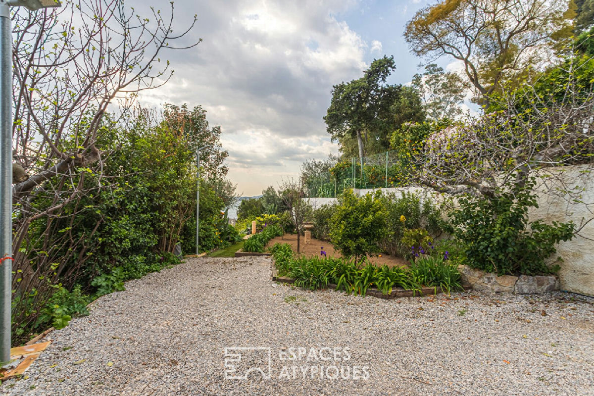 1930s villa, balcony overlooking the sea with direct access to a secluded cove - 4