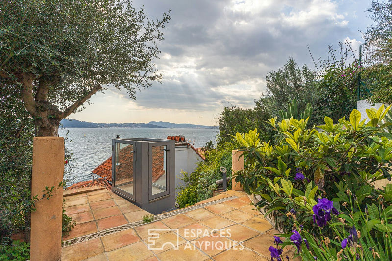 1930s villa, balcony overlooking the sea with direct access to a secluded cove - 5