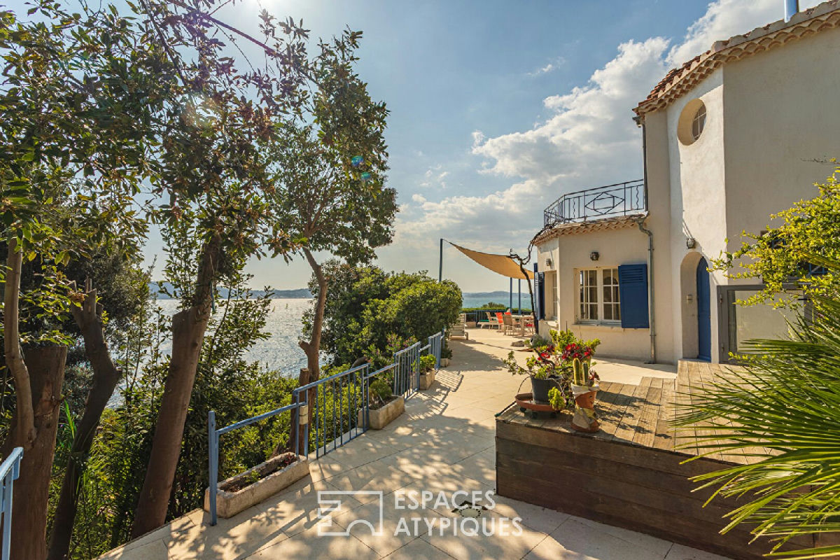 1930s villa, balcony overlooking the sea with direct access to a secluded cove - 6