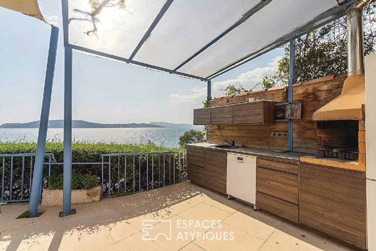 1930s villa, balcony overlooking the sea with direct access to a secluded cove - 10