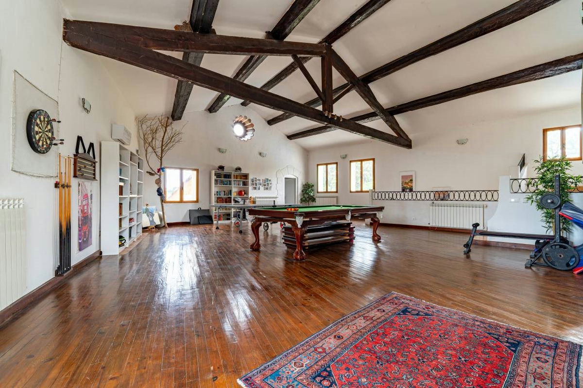 Beautiful property at outskirts of a village - 8